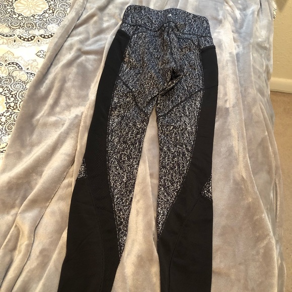 Lululemon 25” tights - Picture 2 of 7